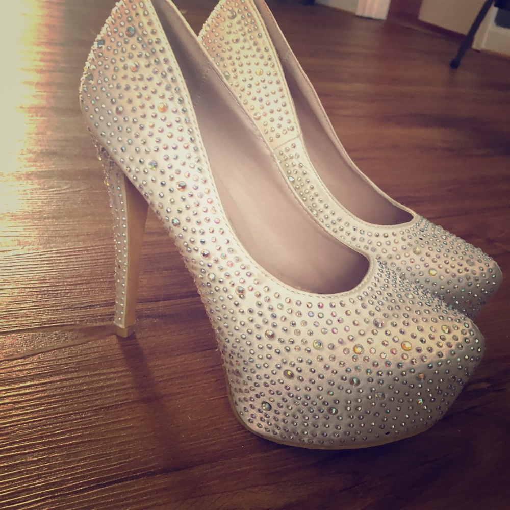 Traffic jewel embellished platform 6 in heels